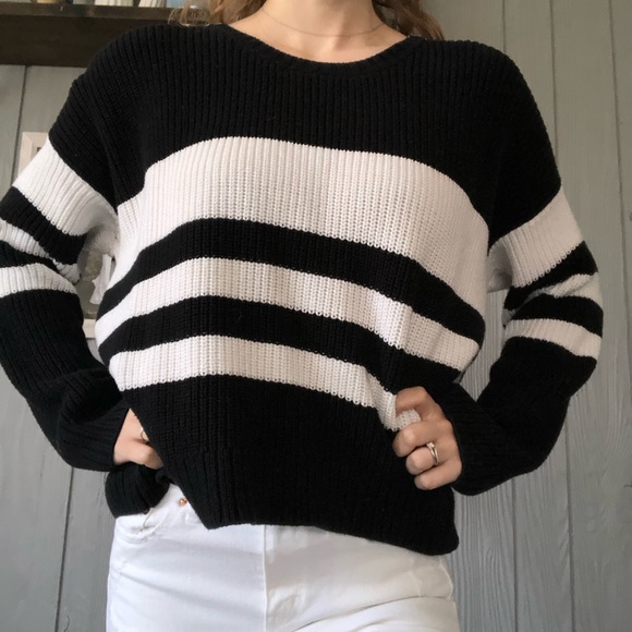 Victoria’s Secret sweater - Picture 3 of 6